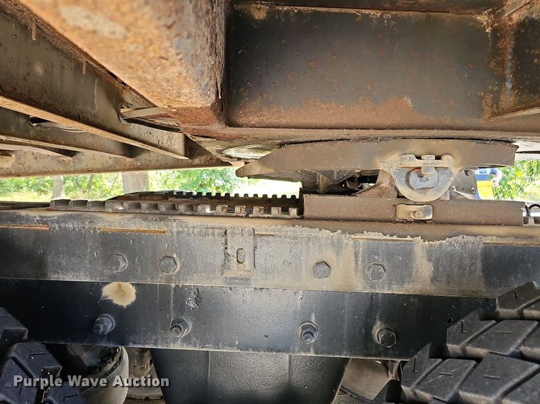 image for item DQ1187 1985 Mack R688ST  semi truck