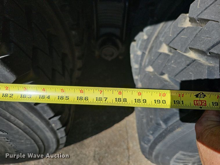 image for item DQ1187 1985 Mack R688ST  semi truck