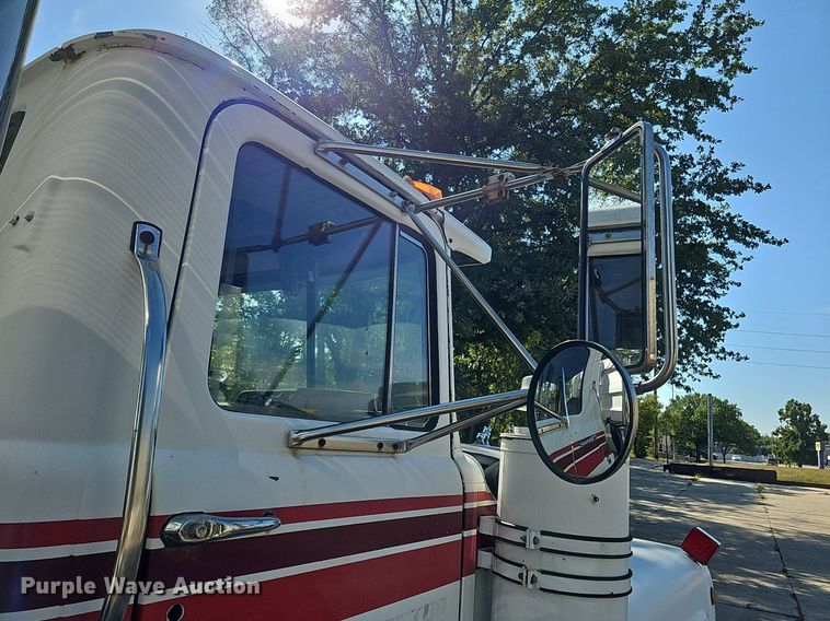 image for item DQ1187 1985 Mack R688ST  semi truck