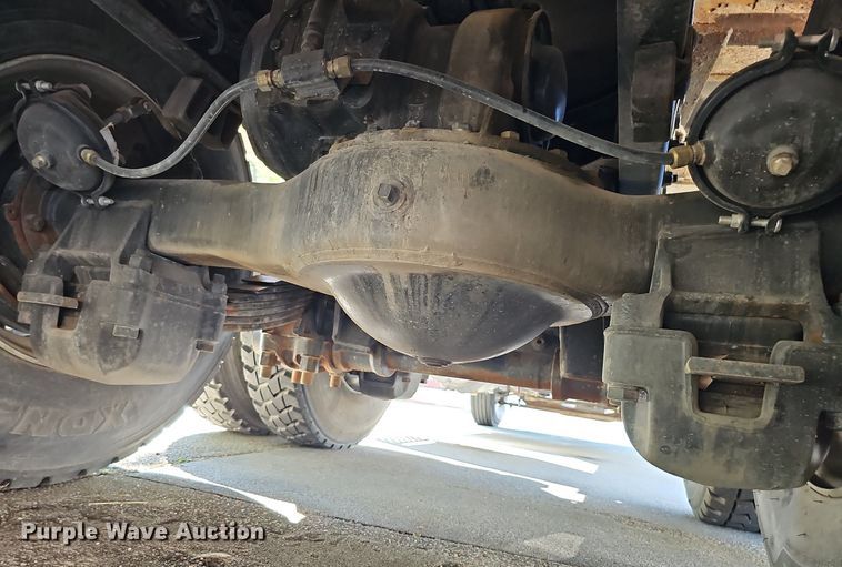 image for item DQ1187 1985 Mack R688ST  semi truck