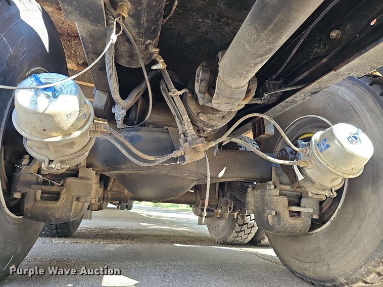 image for item DQ1187 1985 Mack R688ST  semi truck