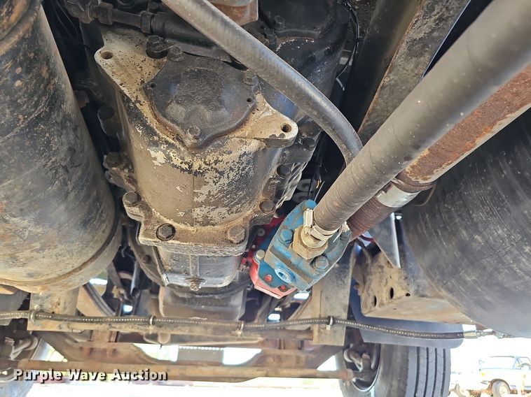 image for item DQ1187 1985 Mack R688ST  semi truck