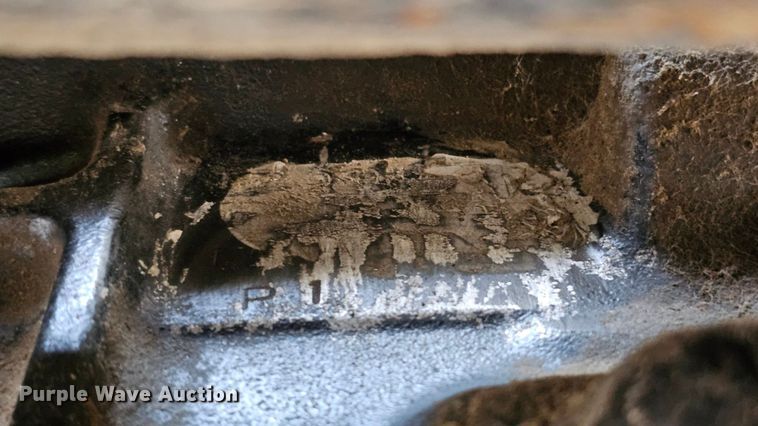 image for item DQ1187 1985 Mack R688ST  semi truck