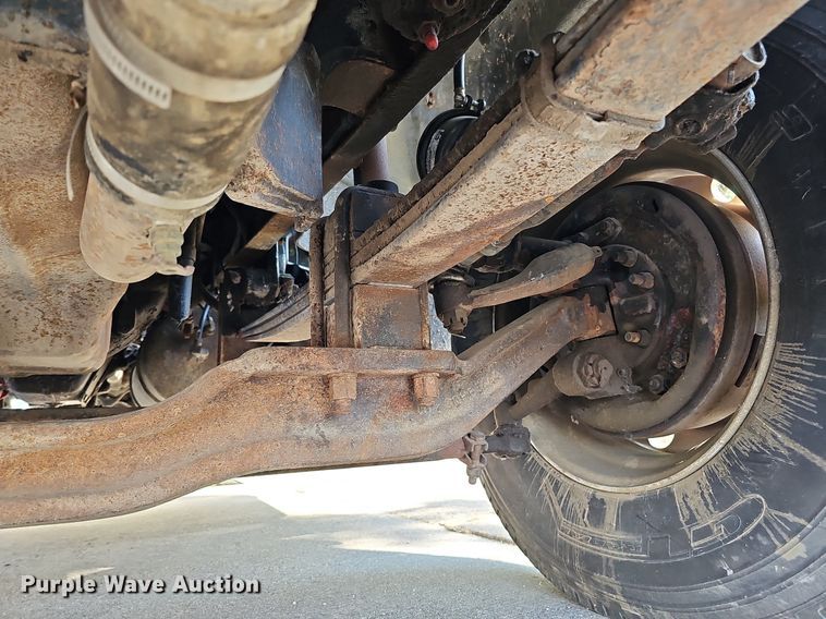 image for item DQ1187 1985 Mack R688ST  semi truck