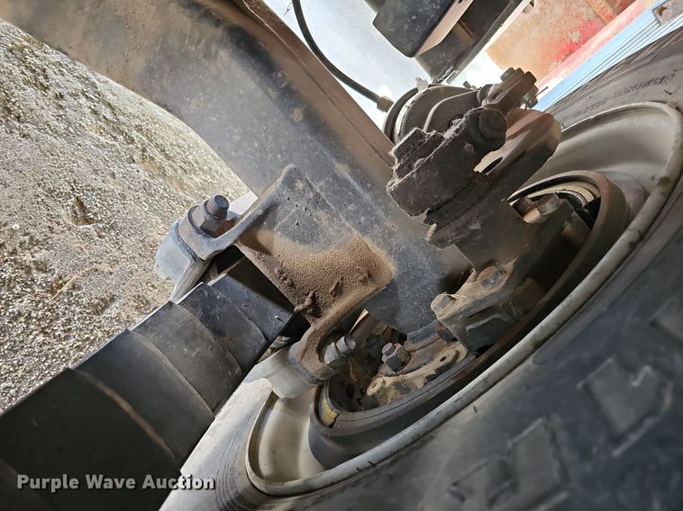 image for item DQ1187 1985 Mack R688ST  semi truck