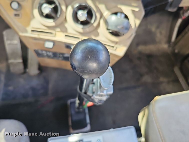 image for item DQ1187 1985 Mack R688ST  semi truck