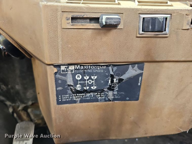 image for item DQ1187 1985 Mack R688ST  semi truck