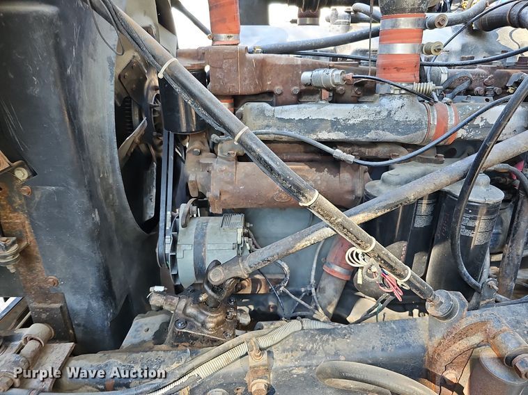 image for item DQ1187 1985 Mack R688ST  semi truck