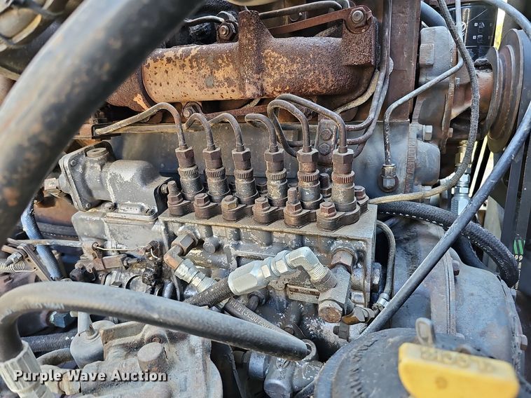 image for item DQ1187 1985 Mack R688ST  semi truck