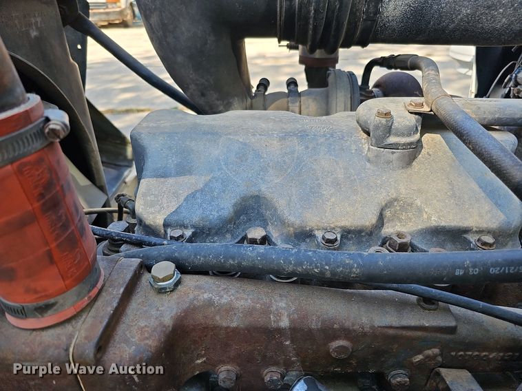 image for item DQ1187 1985 Mack R688ST  semi truck