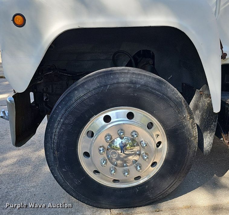 image for item DQ1187 1985 Mack R688ST  semi truck