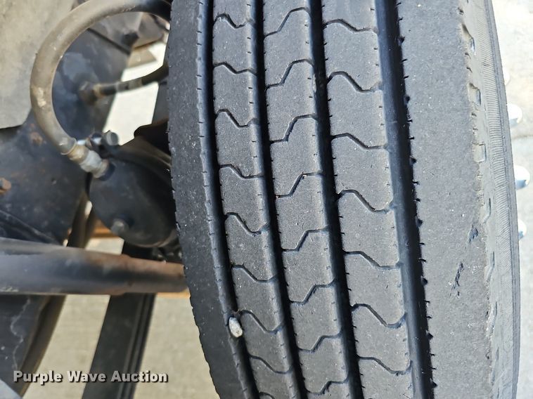 image for item DQ1187 1985 Mack R688ST  semi truck