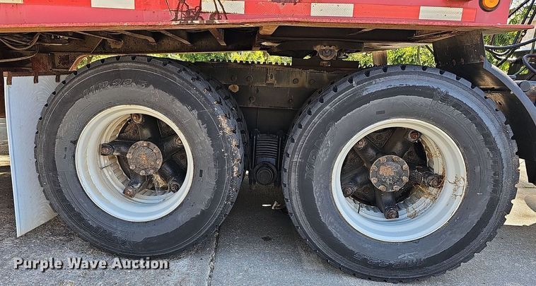 image for item DQ1187 1985 Mack R688ST  semi truck