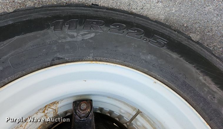 image for item DQ1187 1985 Mack R688ST  semi truck