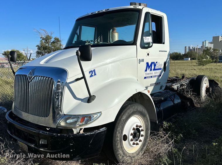 image for item DQ1445 2006 International 8600  semi truck