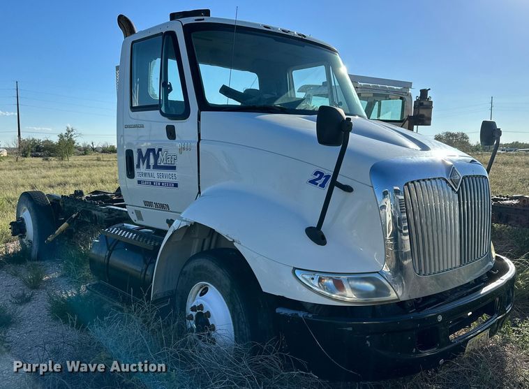 image for item DQ1445 2006 International 8600  semi truck