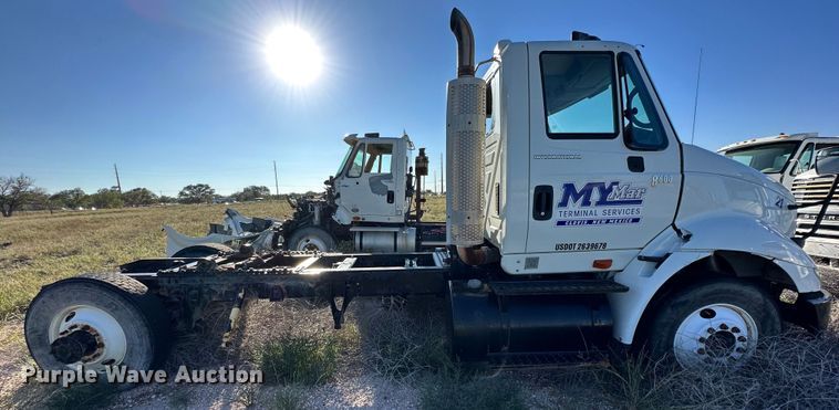 image for item DQ1445 2006 International 8600  semi truck