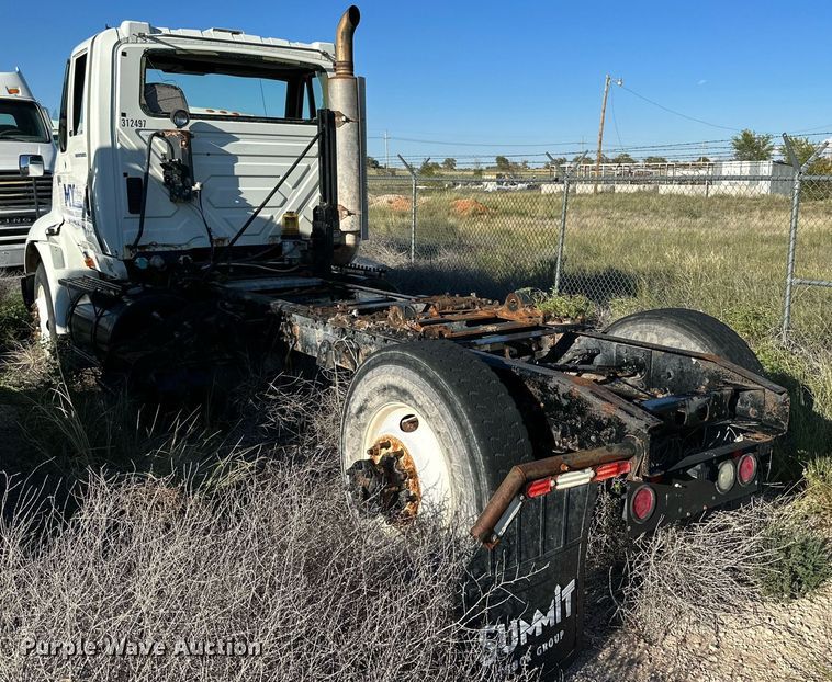 image for item DQ1445 2006 International 8600  semi truck