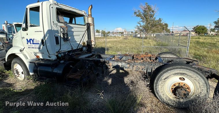 image for item DQ1445 2006 International 8600  semi truck