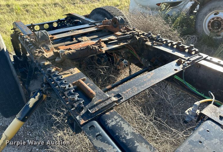 image for item DQ1445 2006 International 8600  semi truck