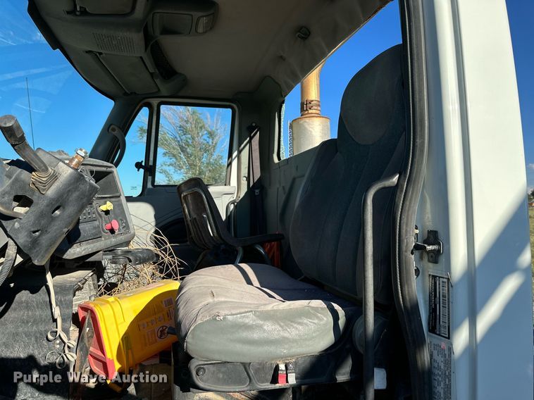 image for item DQ1445 2006 International 8600  semi truck