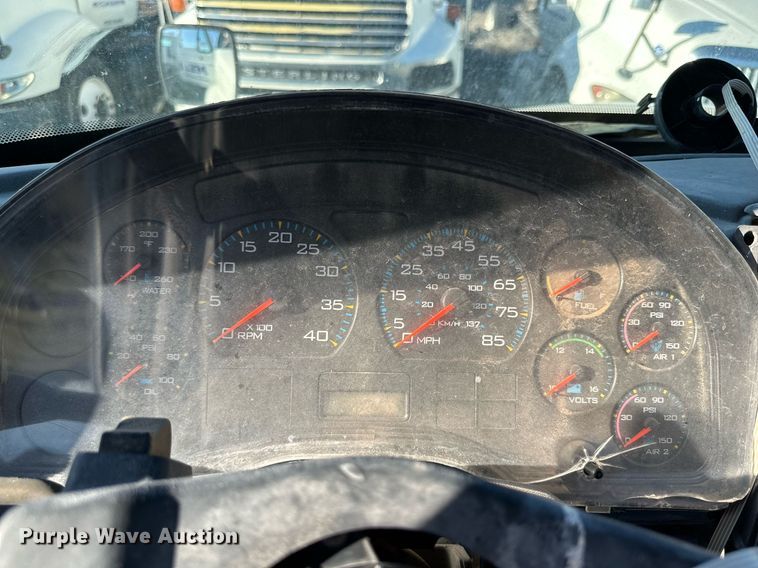 image for item DQ1445 2006 International 8600  semi truck