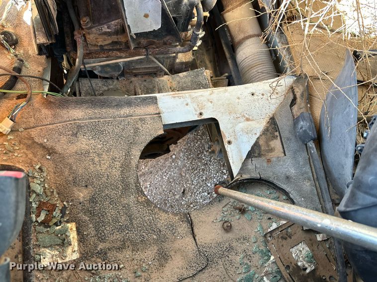 image for item DQ1445 2006 International 8600  semi truck