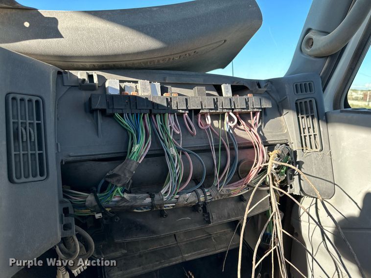 image for item DQ1445 2006 International 8600  semi truck