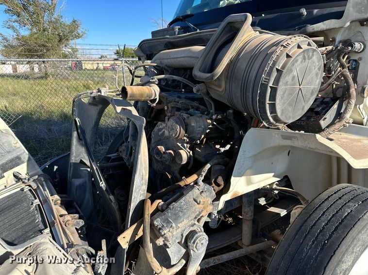 image for item DQ1445 2006 International 8600  semi truck