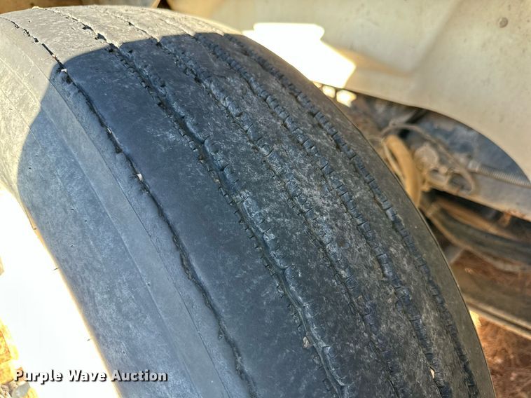 image for item DQ1445 2006 International 8600  semi truck