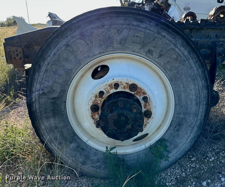 image for item DQ1445 2006 International 8600  semi truck