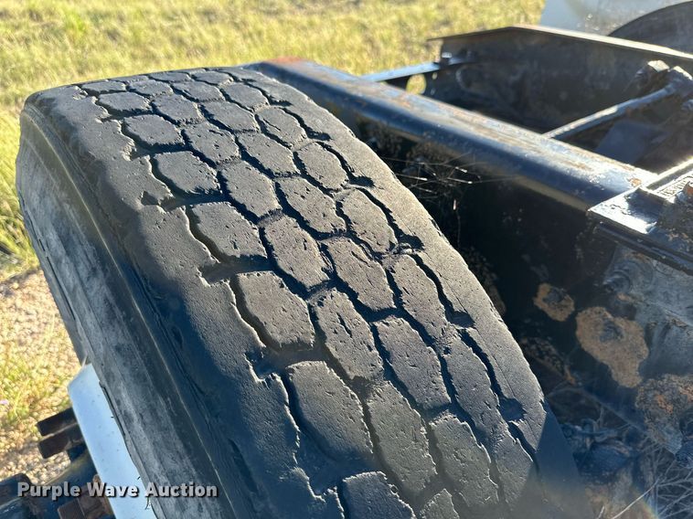 image for item DQ1445 2006 International 8600  semi truck