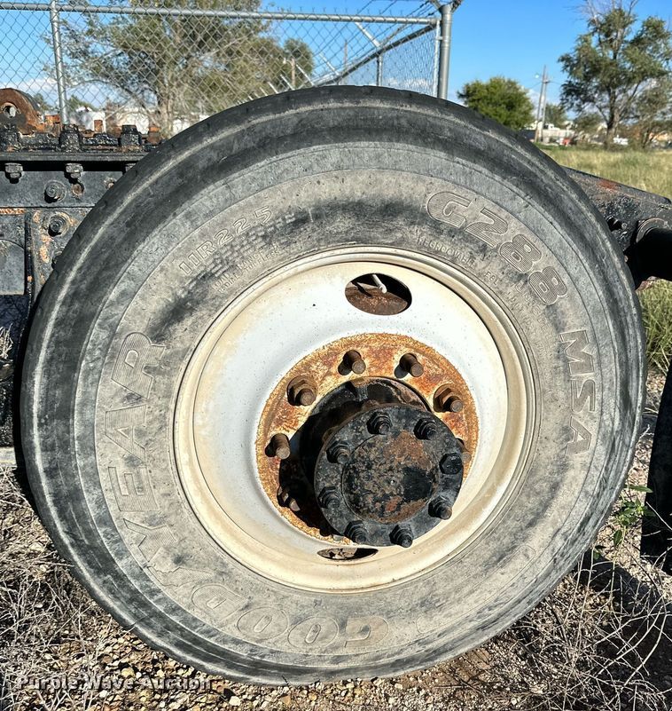 image for item DQ1445 2006 International 8600  semi truck