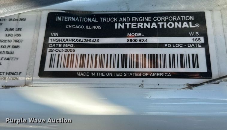 image for item DQ1445 2006 International 8600  semi truck