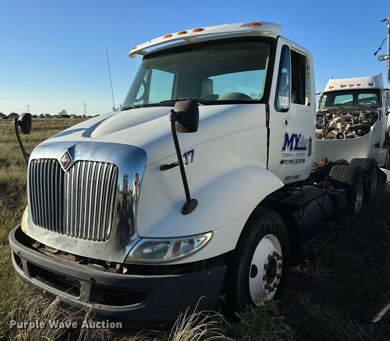 image for item DQ1446 2006 International 8600  semi truck