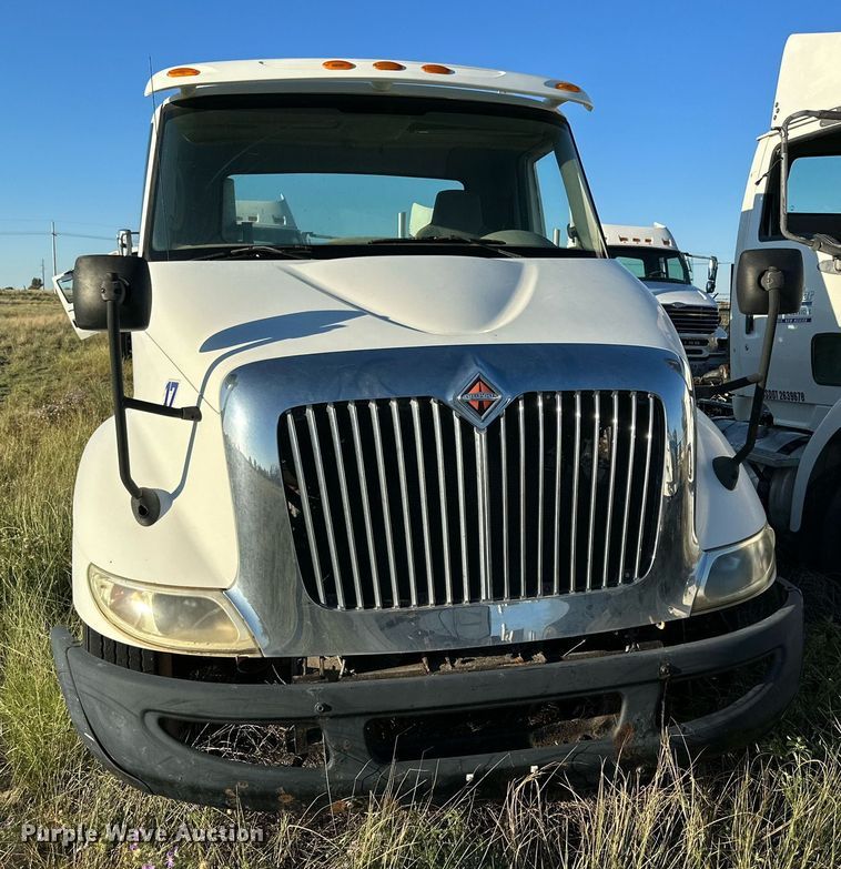 image for item DQ1446 2006 International 8600  semi truck