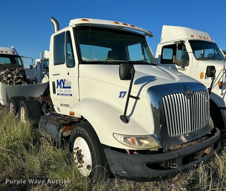 image for item DQ1446 2006 International 8600  semi truck