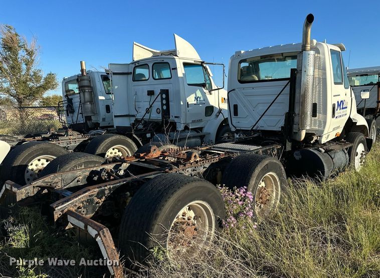 image for item DQ1446 2006 International 8600  semi truck