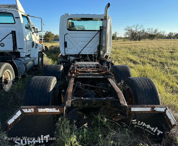 image for item DQ1446 2006 International 8600  semi truck