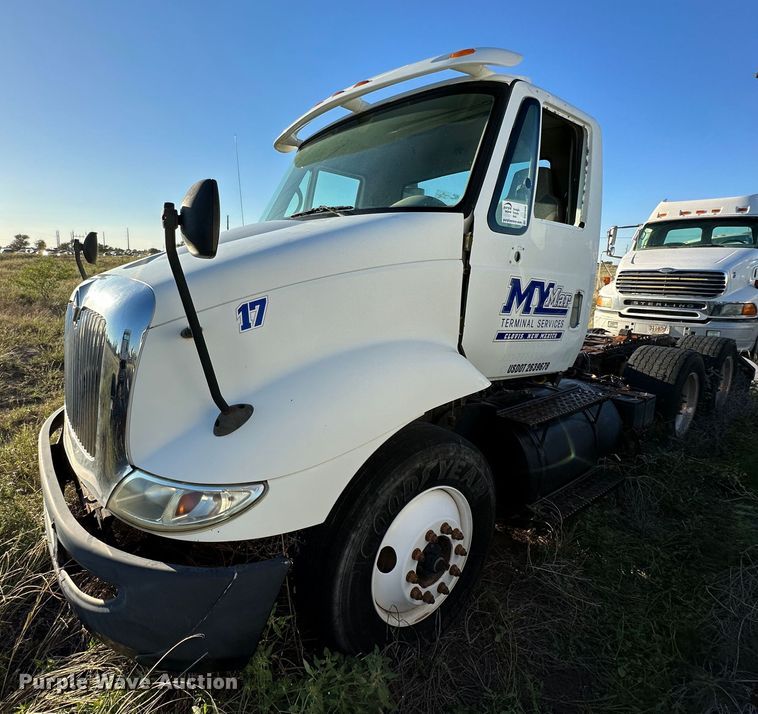 image for item DQ1446 2006 International 8600  semi truck