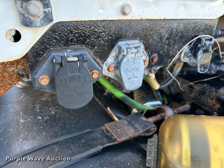 image for item DQ1446 2006 International 8600  semi truck