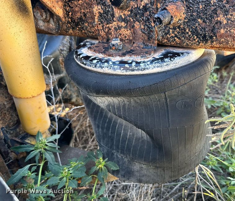 image for item DQ1446 2006 International 8600  semi truck