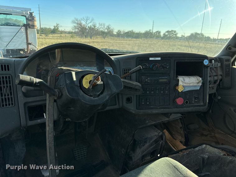 image for item DQ1446 2006 International 8600  semi truck