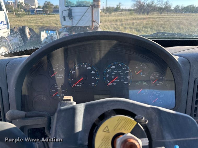 image for item DQ1446 2006 International 8600  semi truck