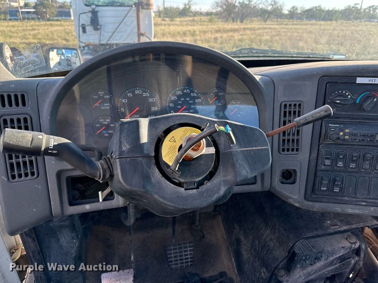 image for item DQ1446 2006 International 8600  semi truck