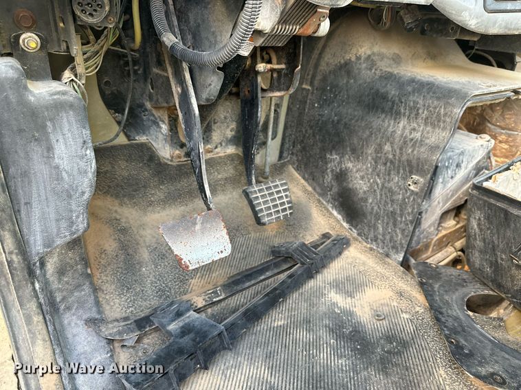 image for item DQ1446 2006 International 8600  semi truck