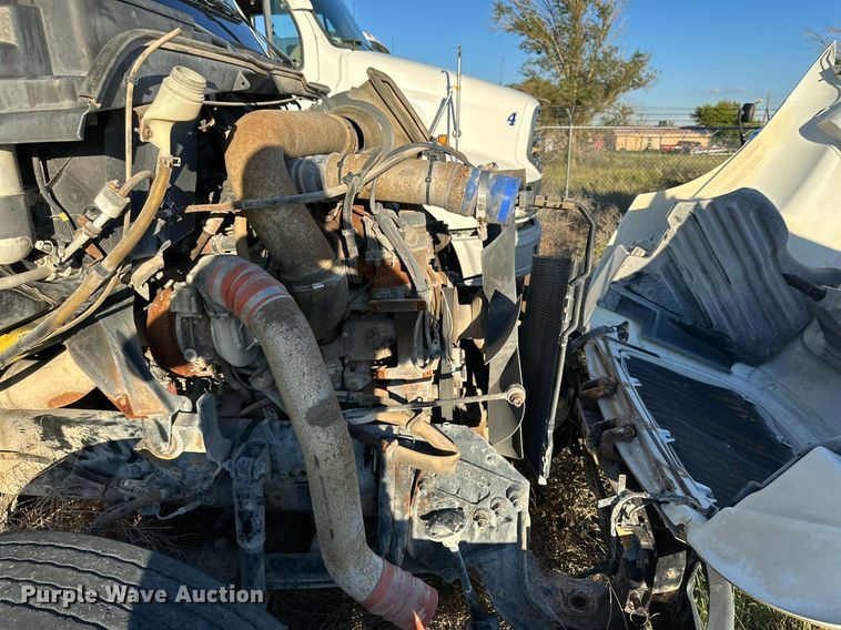 image for item DQ1446 2006 International 8600  semi truck