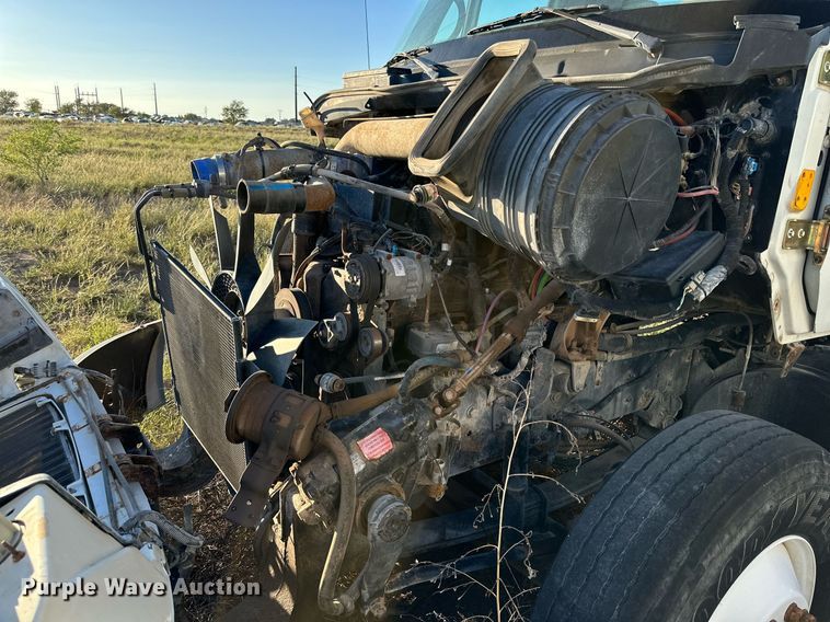 image for item DQ1446 2006 International 8600  semi truck