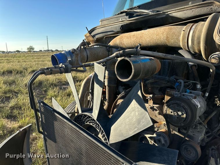 image for item DQ1446 2006 International 8600  semi truck