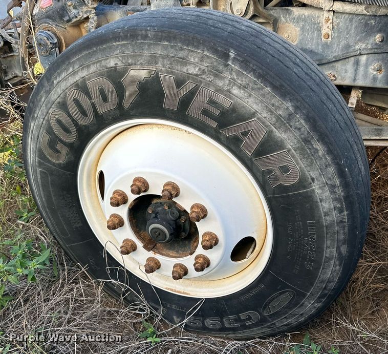 image for item DQ1446 2006 International 8600  semi truck